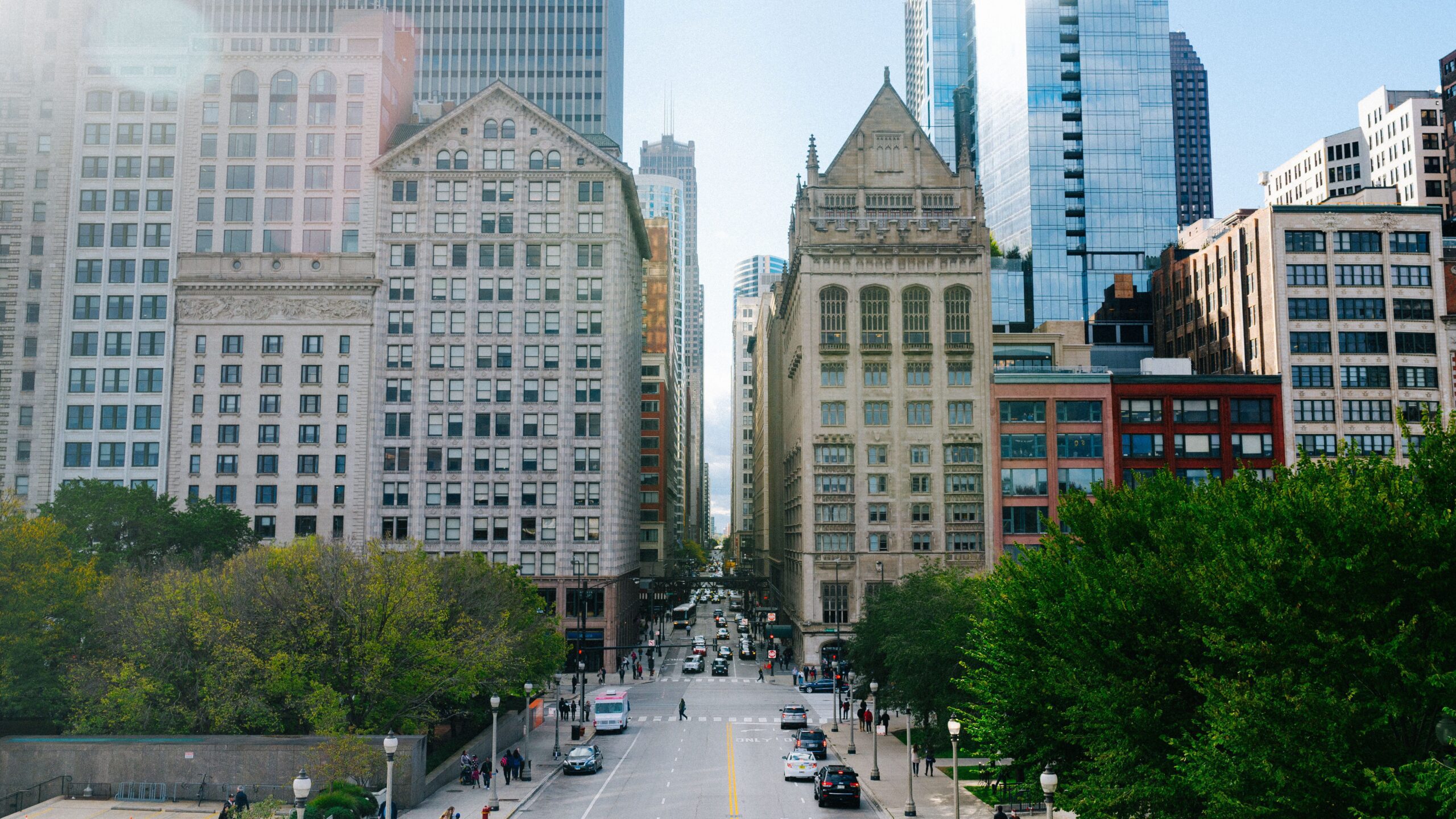 Explore Chicago with Reliable Charter Bus Services from Urban Express Charter